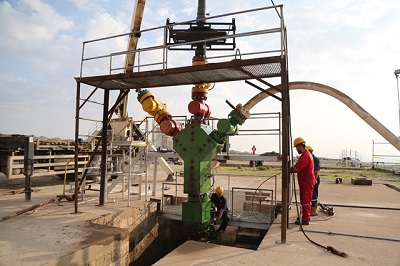 شیرهای ایمنی درون چاهی ۲ چاه سرکش گازی تعویض و چاه ها ایمن شدند/ صرفه جویی ۲۰۰ میلیارد ریالی نفتی ها در یک اقدام جهادی