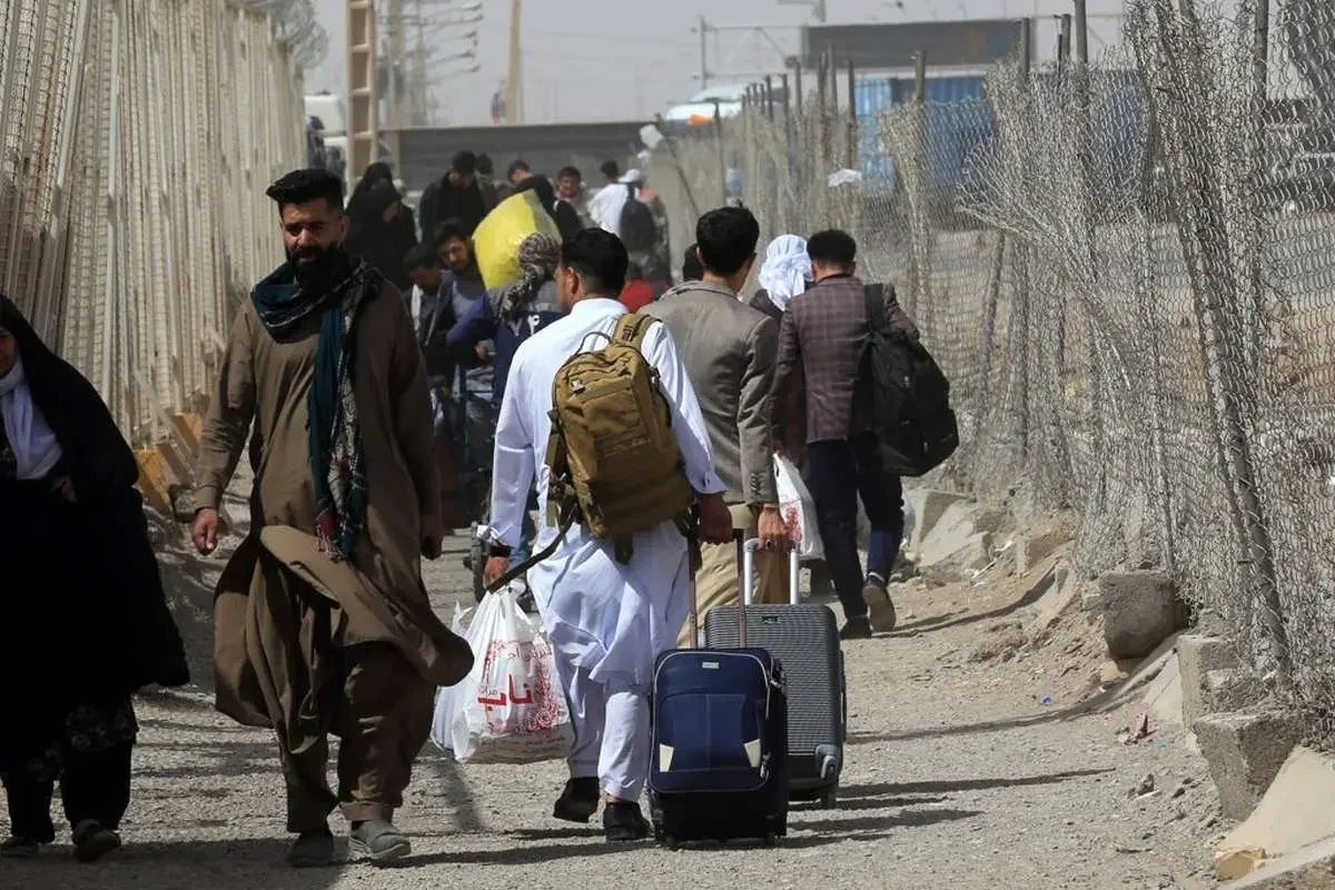 خروج اتباع افغانستانی؛ تهدید یا فرصت برای بازار کار و مسکن ایران؟