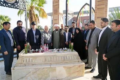 غبارروبی و عطرافشانی مزار شهید گمنام در نفت و گاز مارون