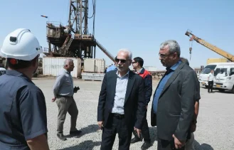 بازدید مدیرعامل اروندان از دارخوین و سوسنگرد / برداشت ۲ هزار بشکه نفت در سوسنگرد محقق شد